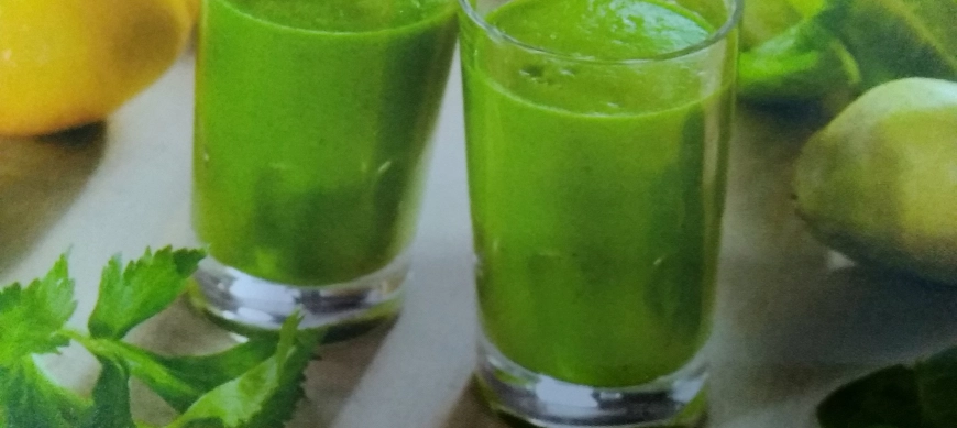 Smoothie de Espinacas, Lechuga, Apio y Frutas