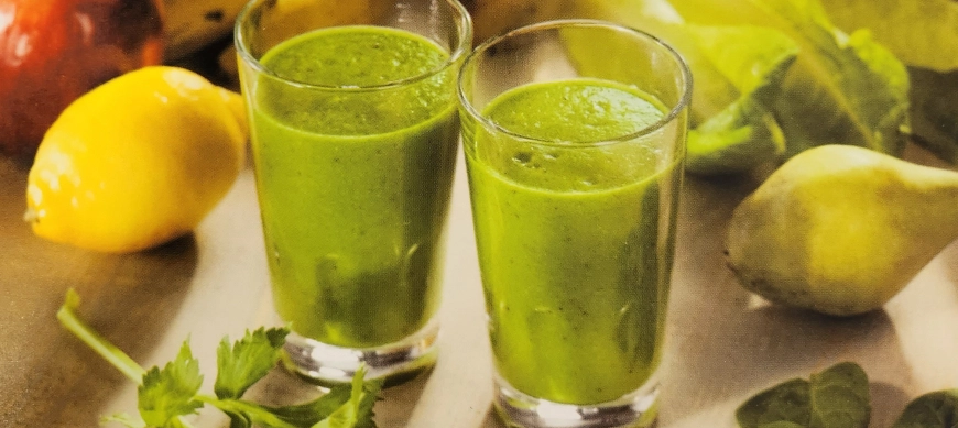 SMOOTHIE DE ESPINACAS,LECHUGA, APIO Y FRUTAS