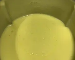 Step <p>Trituramos 1 min/vel progresiva 5-10.</p><p>NOTA: Podemos colocar algunos trozos de romanescu en el recipiente Varoma durante la preparación de la crema y así utilizarlos para acompañar.</p><p><br></p> illustration