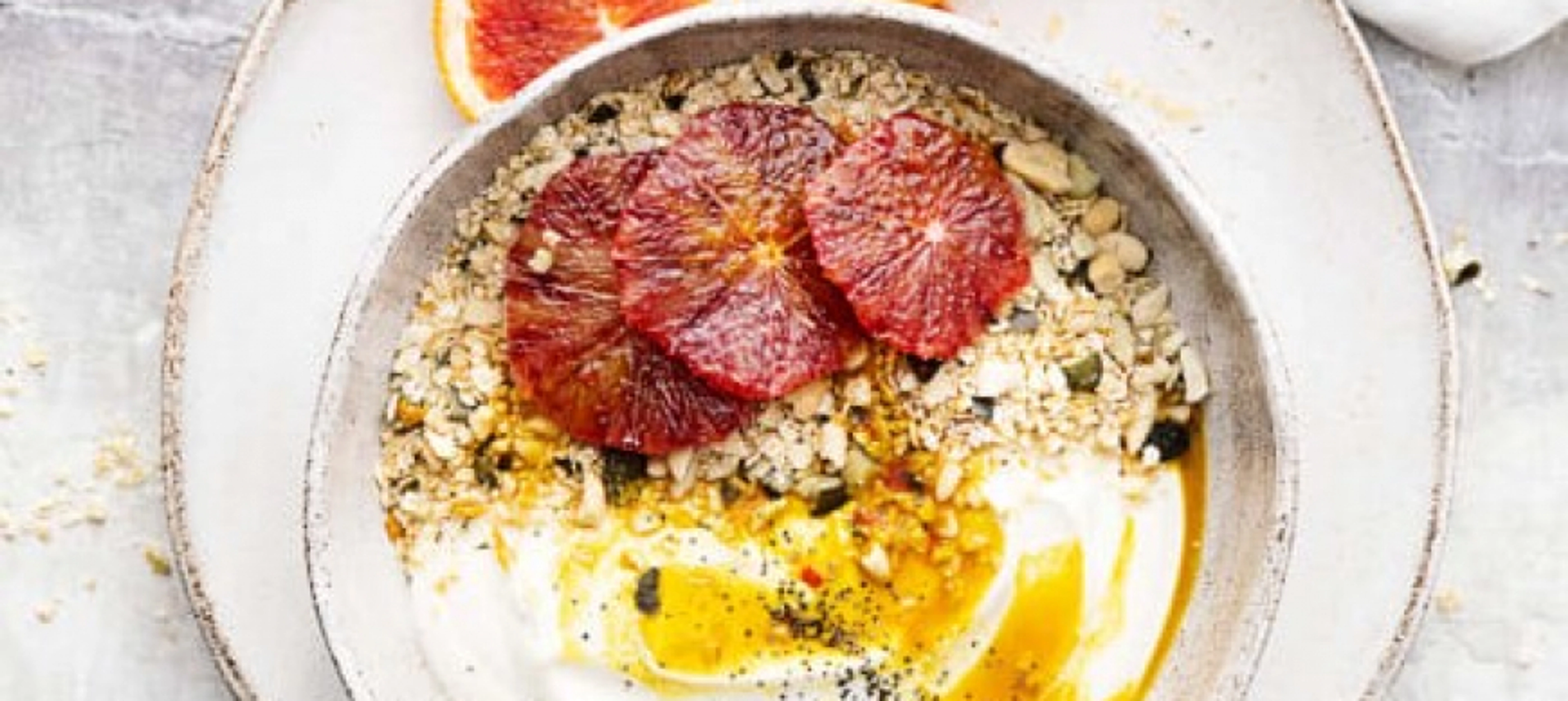 DESAYUNO Bol de desayuno de naranja, miel y yogur