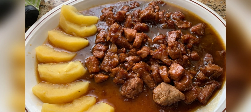 Solomillo de cerdo al caramelo con manzana