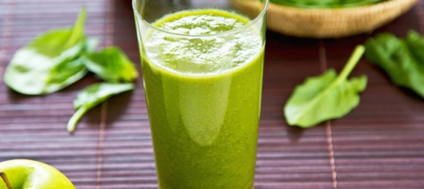 BEBIDA SALUDABLE DE ESPINACAS,LECHUGA,APIO Y FRUTAS