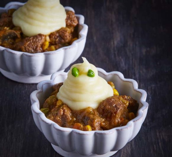 CARNE GUISADA CON FANTASMAS DE PATATAS (HALLOWEEN)