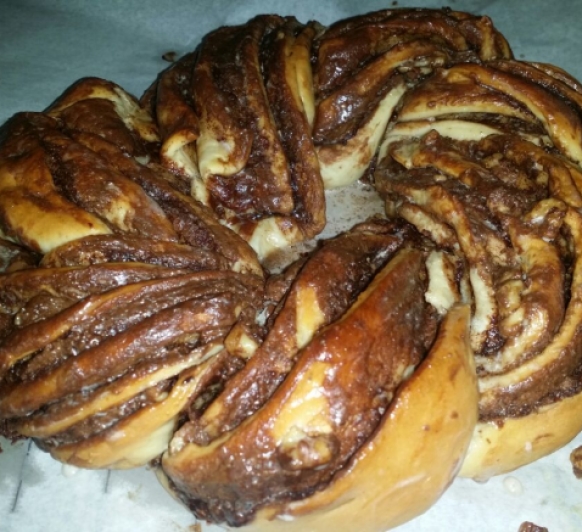 Brioche trenzado con chocolate y nueces